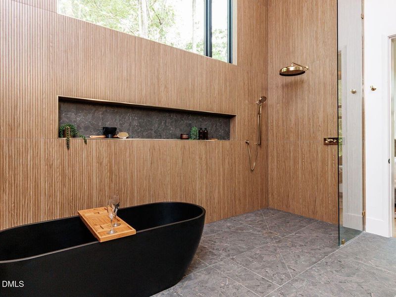 037-1280x960-primary-bathroom