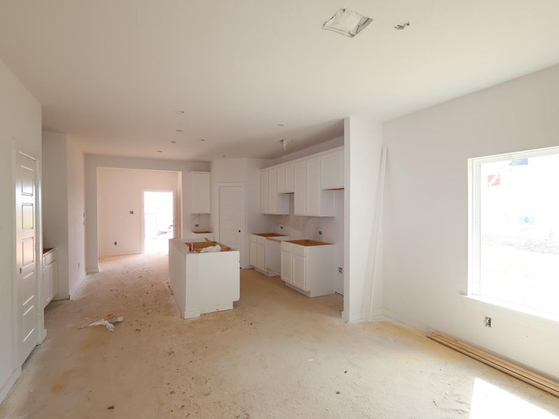 Spacious, unfurnished interior of a new home in Sorella, Tomball (Image 5).