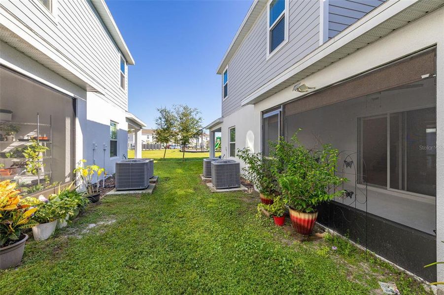 Exterior details and patio area of a home in , Davenport (Image 20).