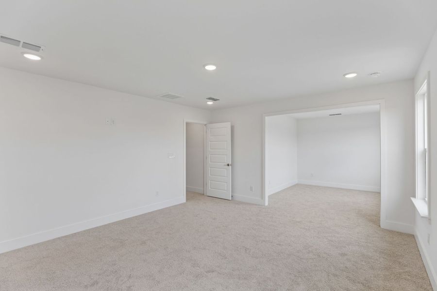 Spacious, unfurnished interior of a new home in Glenview Farms, Murfreesboro (Image 25).