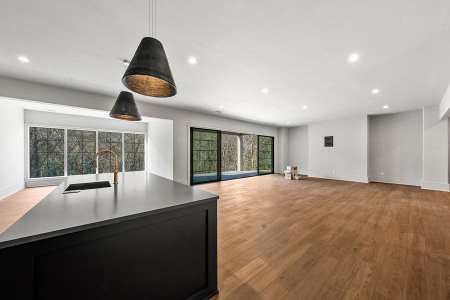 Spacious, unfurnished interior of a new home in Blue Heron Walk, Atlanta (Image 39).