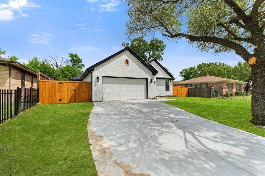 Front exterior of a new home in , Dallas, TX, highlighting curb appeal (Image 20).