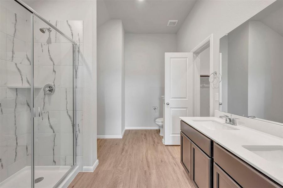 Furnished interior view inside a new home in Lane Ranch, Sanger (Image 11).