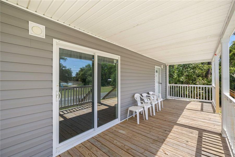 Exterior details and patio area of a home in , Ocklawaha (Image 22).