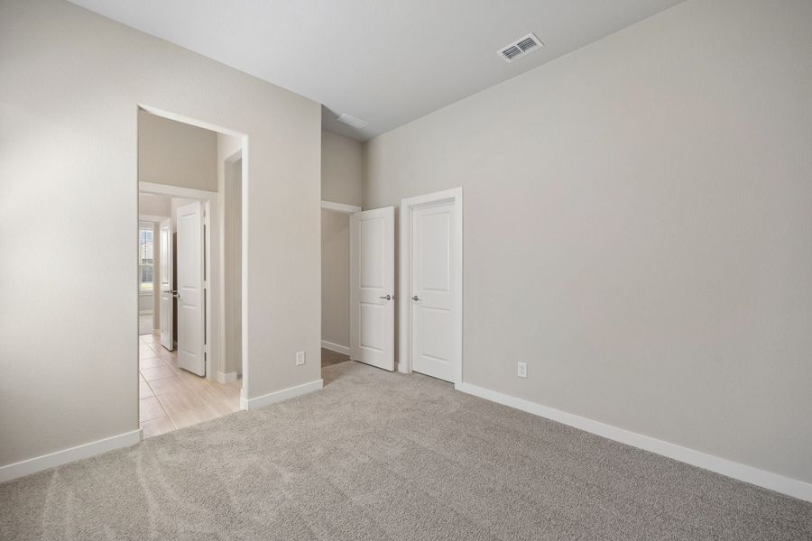 Spacious, unfurnished interior of a new home in Dove Hollow, Waxahachie (Image 30). Spacious, unfurnished interior of a new home in Dove Hollow, Waxahachie (Image 30).
