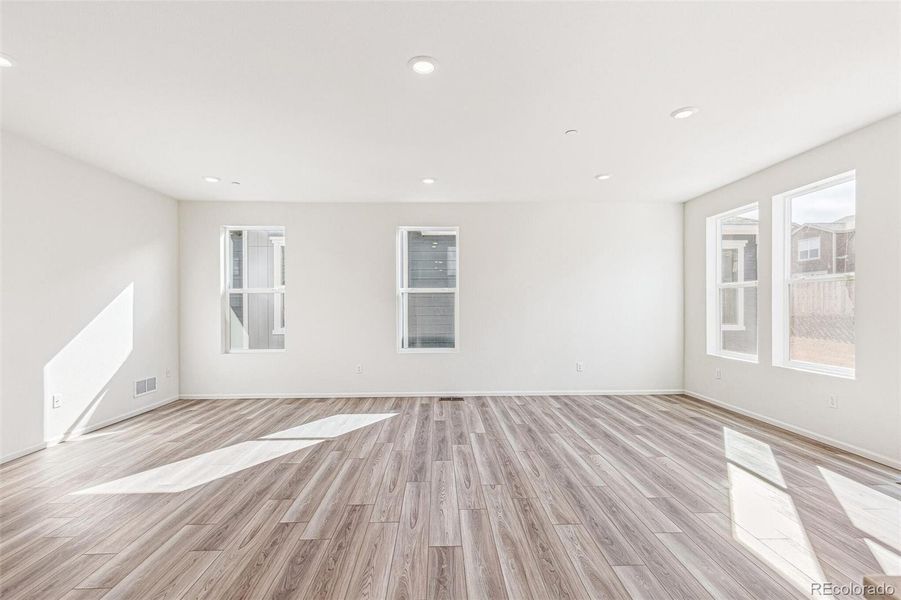 Spacious, unfurnished interior of a new home in Turnberry, Commerce City (Image 23).