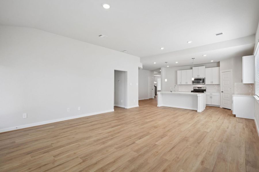 Spacious, unfurnished interior of a new home in Landing Meadows - Premier Series, New Caney (Image 27). Spacious, unfurnished interior of a new home in Landing Meadows - Premier Series, New Caney (Image 27).
