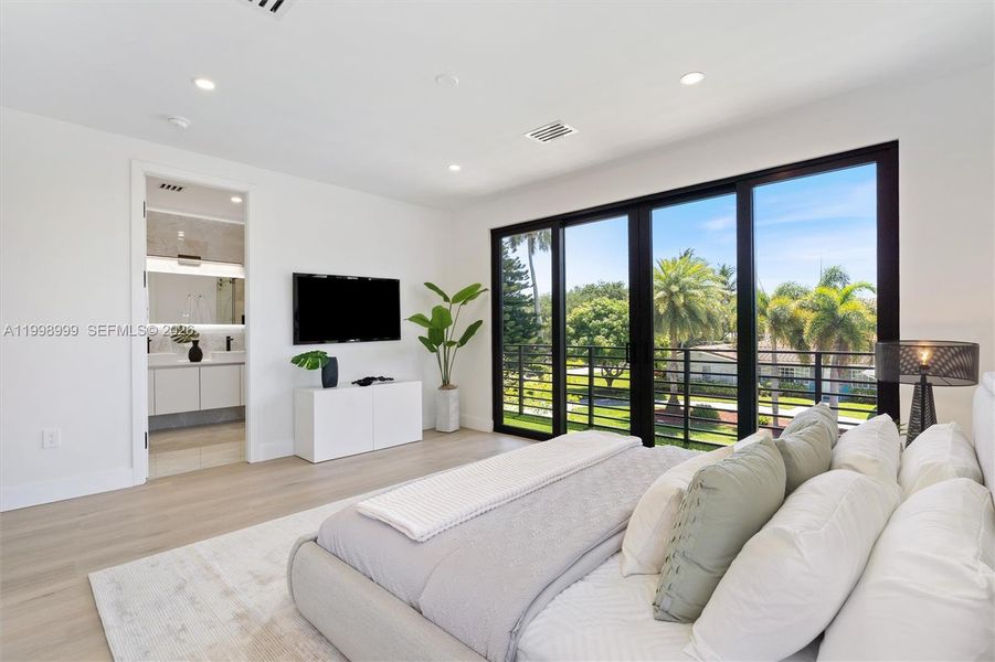 Furnished interior view inside a new home in , Fort Lauderdale (Image 14).