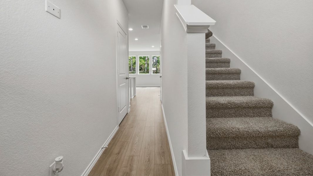 Spacious, unfurnished interior of a new home in Stonewood, Sulphur Springs (Image 8).