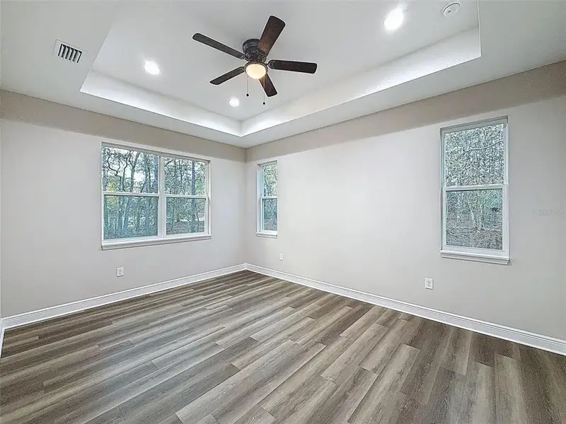Spacious, unfurnished interior of a new home in , Homosassa (Image 25).