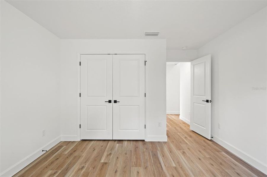 Spacious, unfurnished interior of a new home in , Weeki Wachee (Image 47).