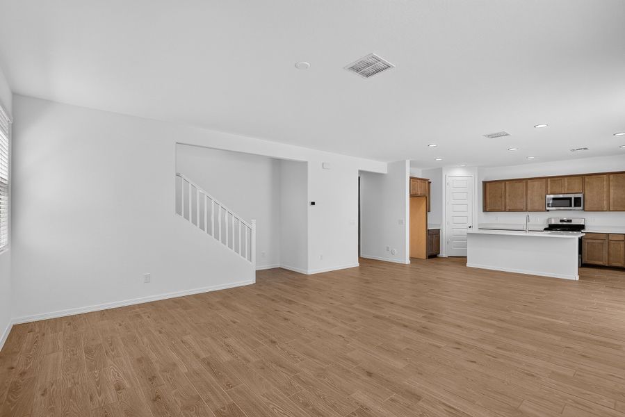 Spacious, unfurnished interior of a new home in Artisan at Asante, Surprise (Image 19). Spacious, unfurnished interior of a new home in Artisan at Asante, Surprise (Image 19).