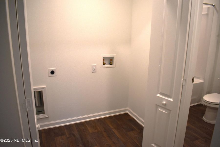 Spacious, unfurnished interior of a new home in Irongate Villas, Jacksonville (Image 22).