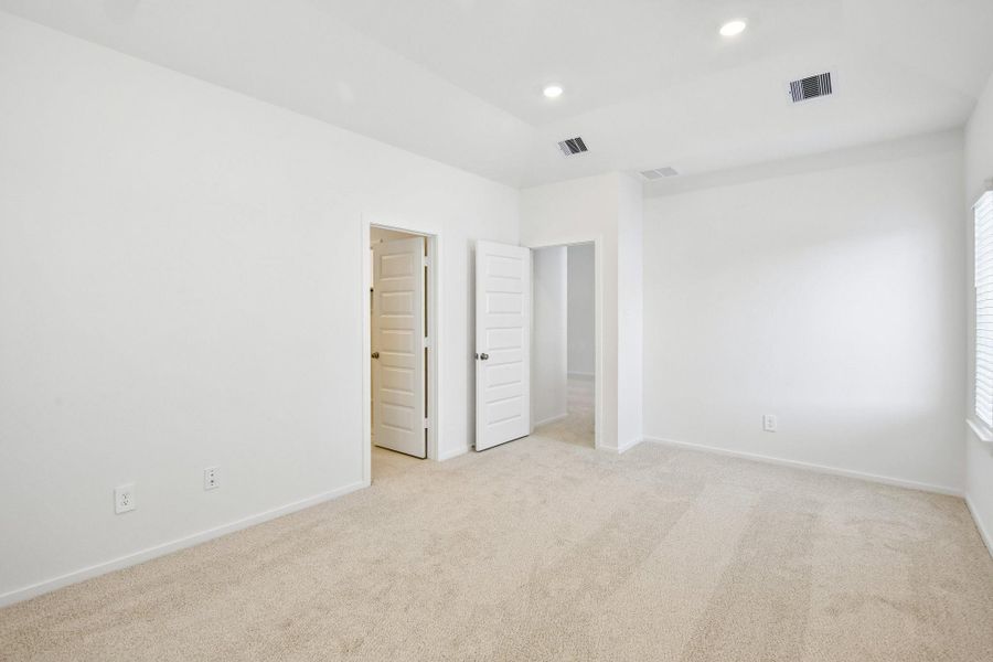 Spacious, unfurnished interior of a new home in Kemah Crossing - City Series, Kemah (Image 42).