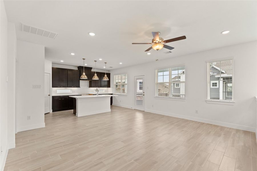 Spacious, unfurnished interior of a new home in Balmoral, Atascocita (Image 9). Spacious, unfurnished interior of a new home in Balmoral, Atascocita (Image 9).