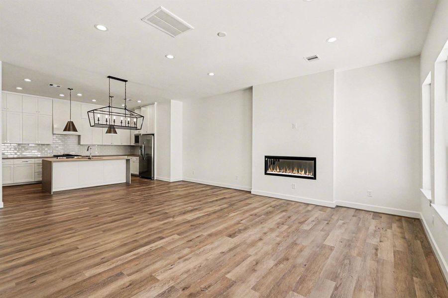 Spacious, unfurnished interior of a new home in , Houston (Image 12).