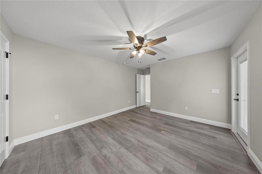 Spacious, unfurnished interior of a new home in , Williston (Image 30).