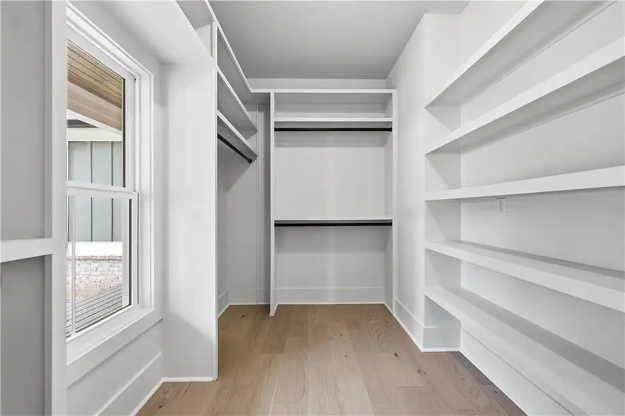 Spacious, unfurnished interior of a new home in , Gainesville (Image 16).