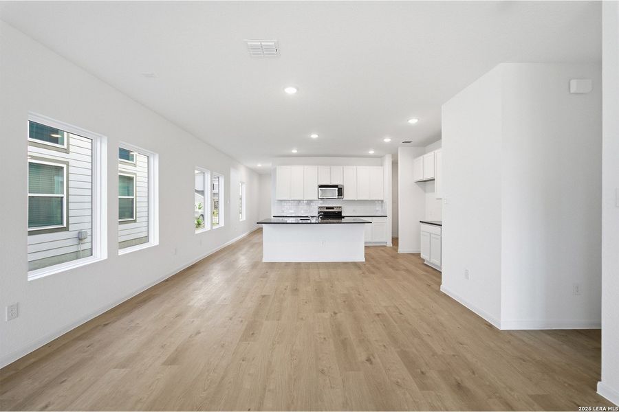 Spacious, unfurnished interior of a new home in Katzer Ranch, Converse (Image 16).