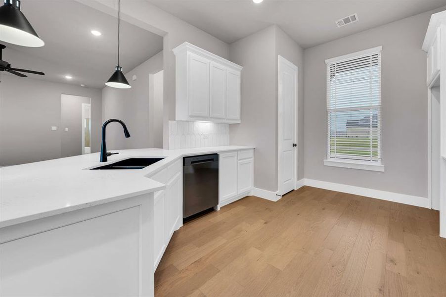 Furnished interior view inside a new home in Springside Estates II, Waxahachie (Image 11). Furnished interior view inside a new home in Springside Estates II, Waxahachie (Image 11).