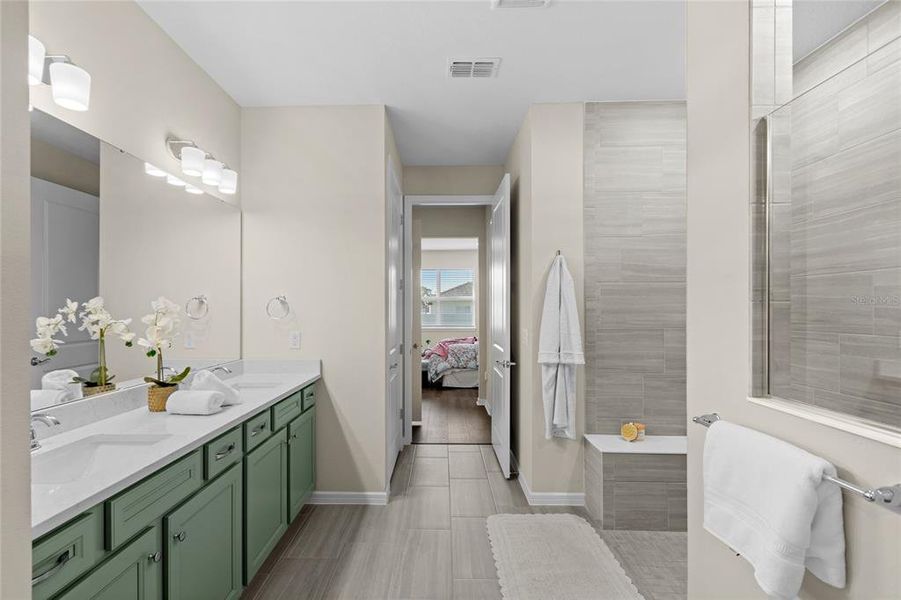 Furnished interior view inside a new home in , Winter Garden (Image 12).