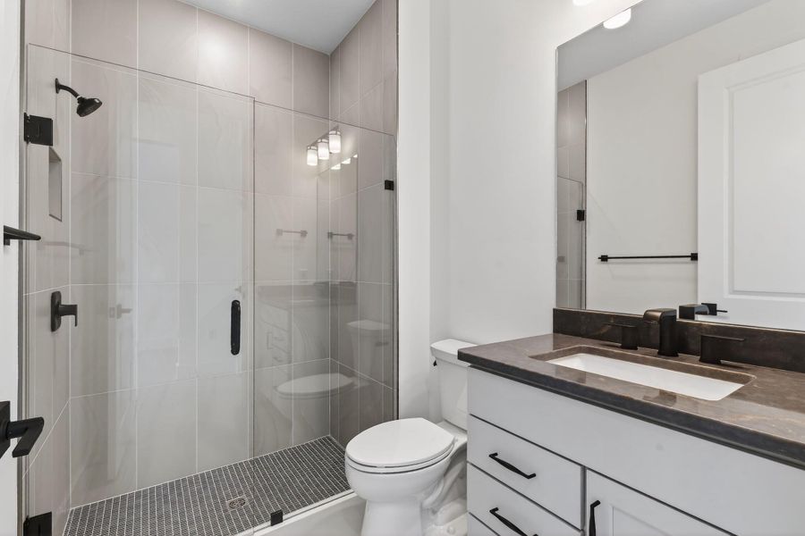 Lot68–13814DalradaAve_bath2