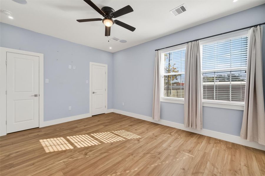 Spacious, unfurnished interior of a new home in , Houston (Image 42).