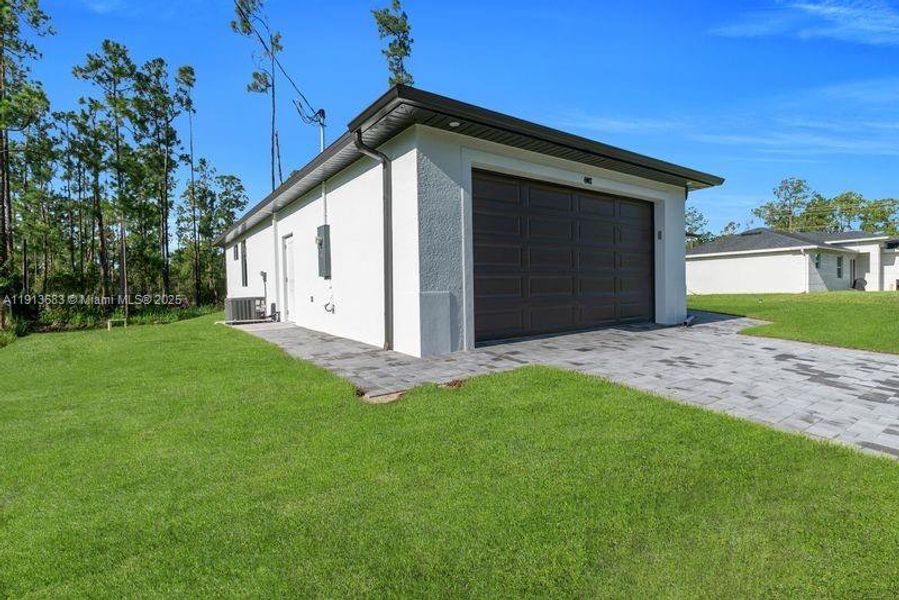 Exterior details and patio area of a home in , Lehigh Acres (Image 27).