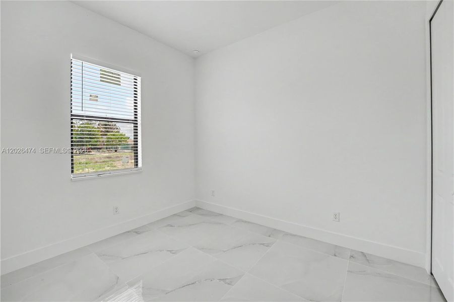 Spacious, unfurnished interior of a new home in , Lehigh Acres (Image 11).