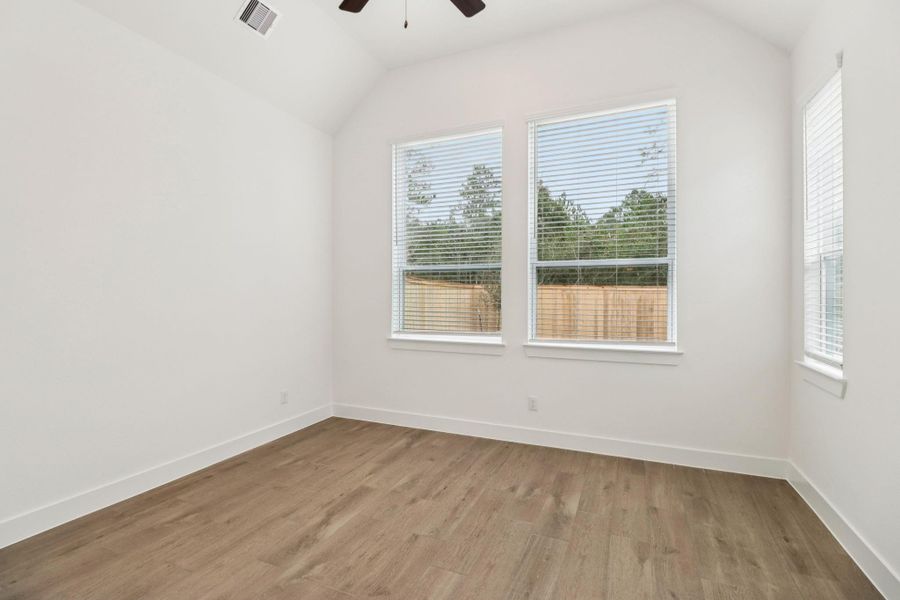 Spacious, unfurnished interior of a new home in Kresston 50's, Montgomery (Image 30).