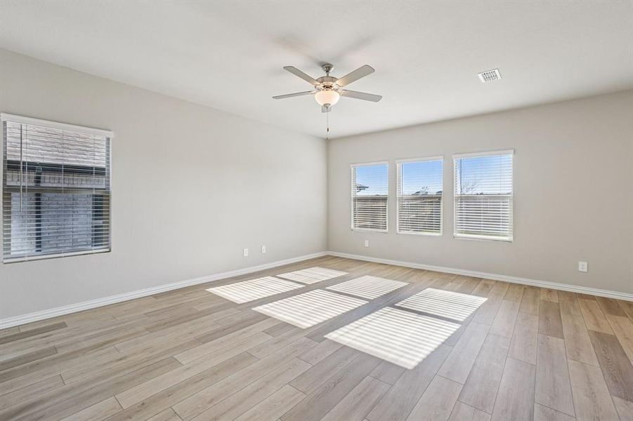 Spacious, unfurnished interior of a new home in Eastridge - Spring Series, McKinney (Image 30).