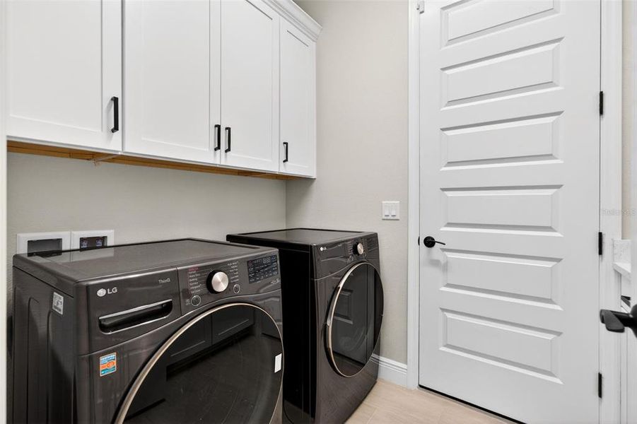 Furnished interior view inside a new home in , Venice (Image 53).