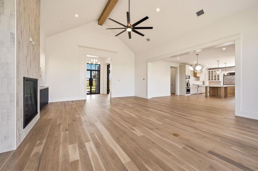 Spacious, unfurnished interior of a new home in Fleming Pointe, Fort Worth (Image 28). Spacious, unfurnished interior of a new home in Fleming Pointe, Fort Worth (Image 28).