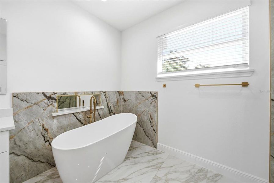 Furnished interior view inside a new home in , Altamonte Springs (Image 14).