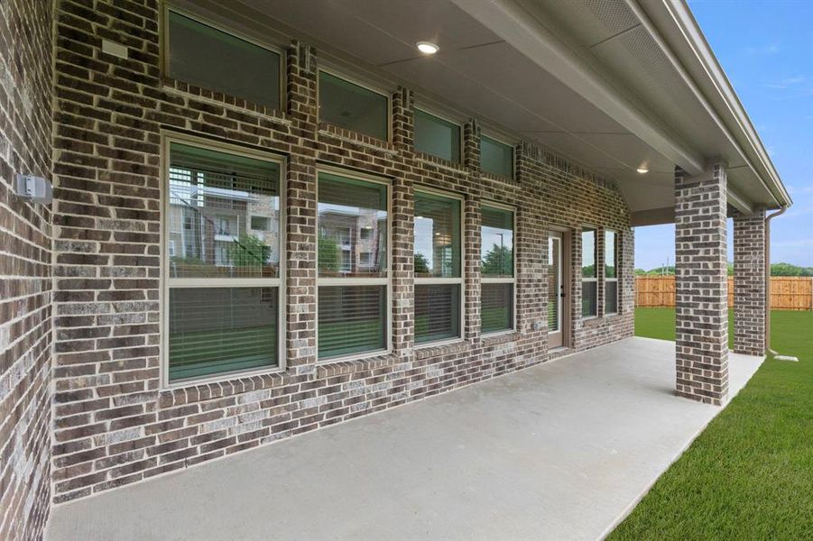207 Tradd-Patio-1