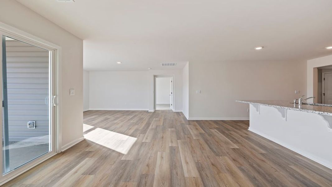 Spacious, unfurnished interior of a new home in Lakestone, Woodruff (Image 19).