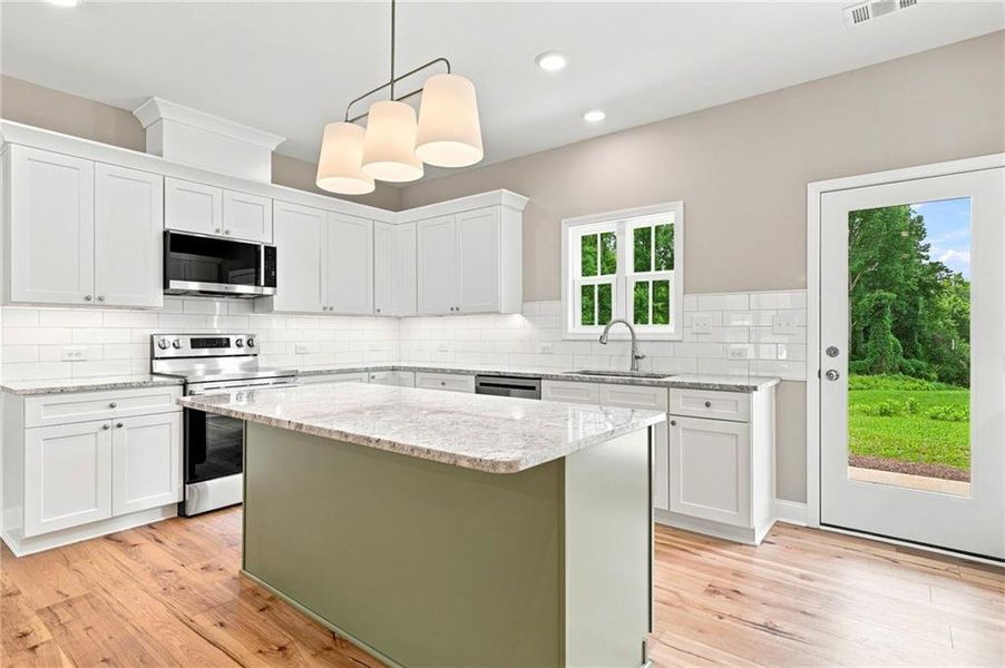 Furnished interior view inside a new home in , Jasper (Image 12).