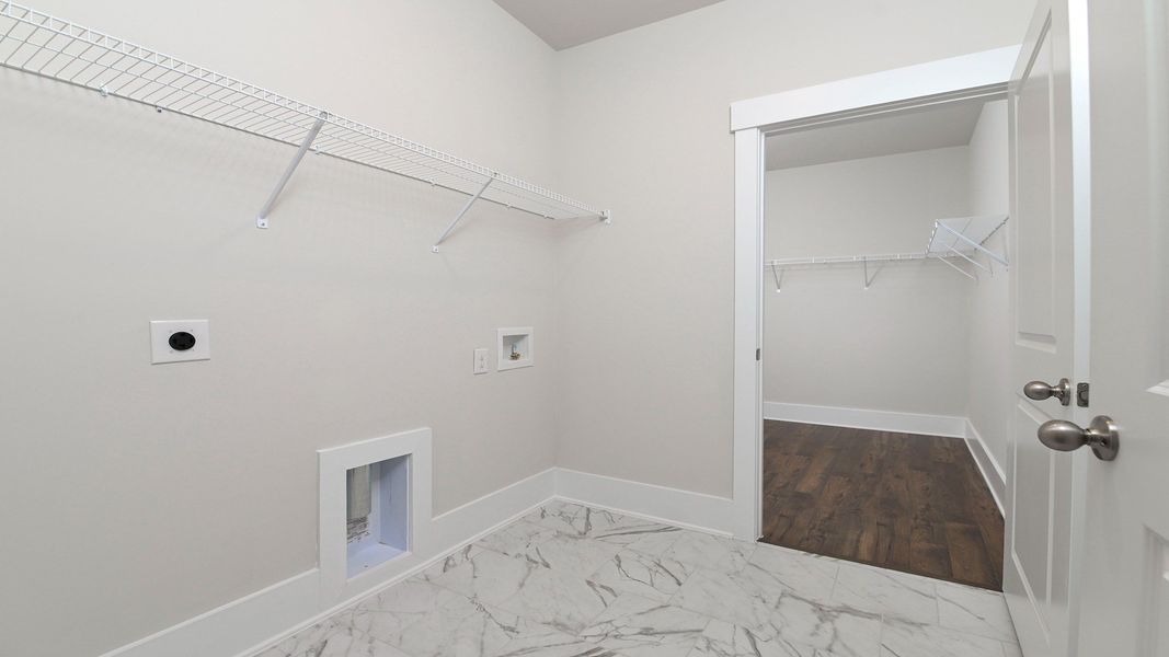 Spacious, unfurnished interior of a new home in Cross Creek, Lexington (Image 30).