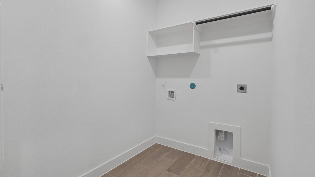 Spacious, unfurnished interior of a new home in Meridiana Townhomes, Iowa Colony (Image 14).