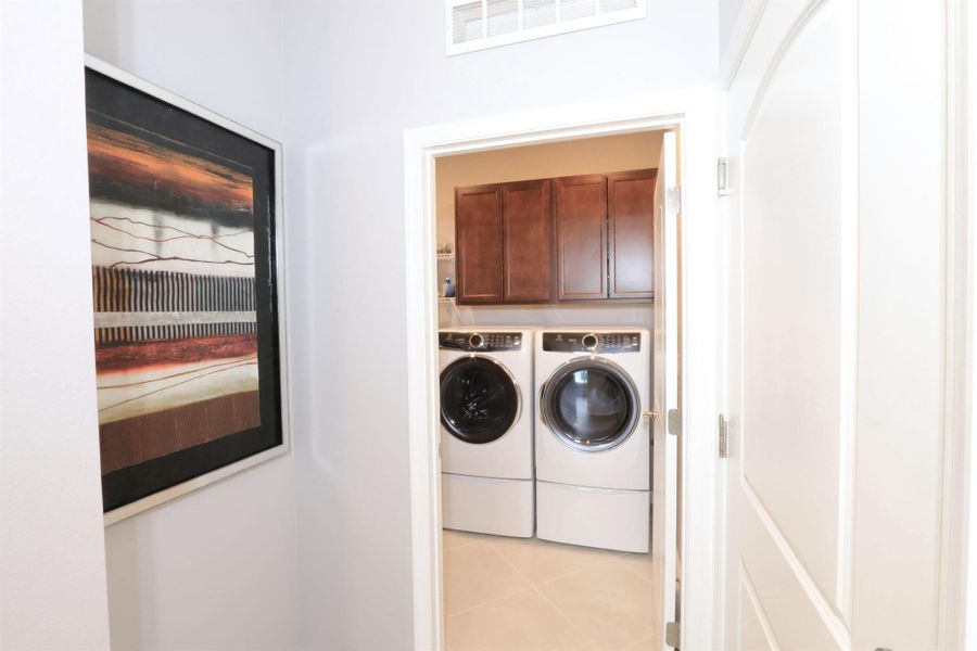 Furnished interior view inside a new home in , Port St. Lucie (Image 3).