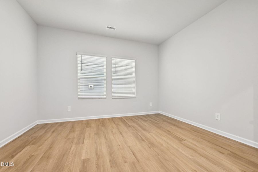 15-web-or-mls-Raleigh - Oak Manor - 536