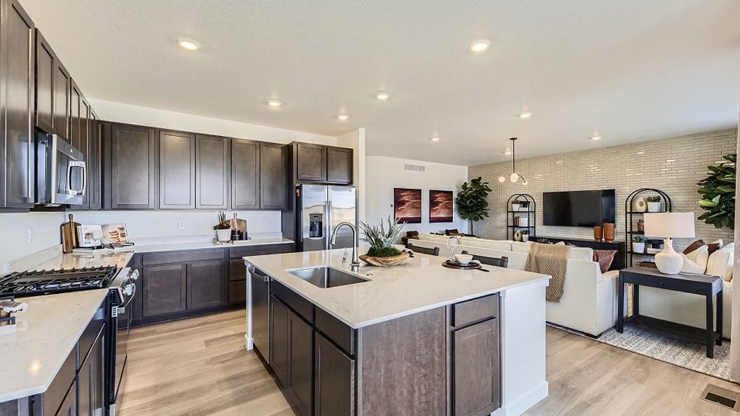 041725 2576 Ashbrook Kitchen 1of2 F1