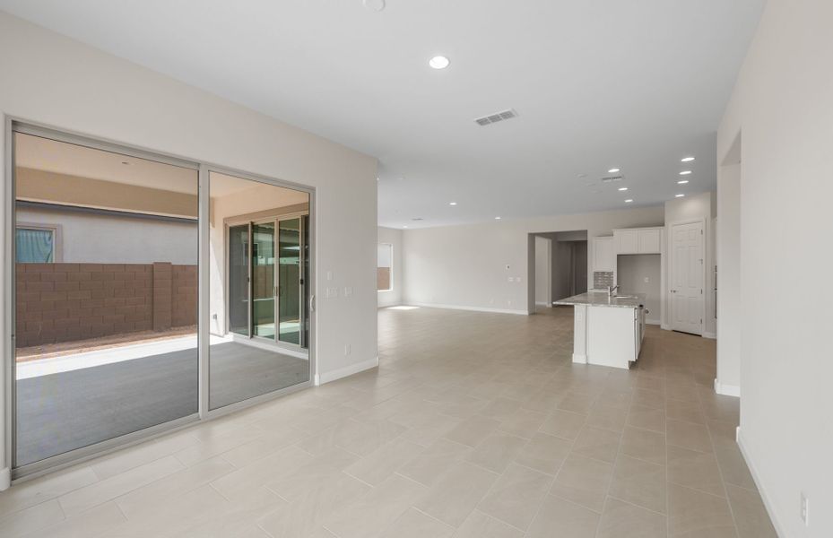 Spacious, unfurnished interior of a new home in Artisan at Asante, Surprise (Image 26).