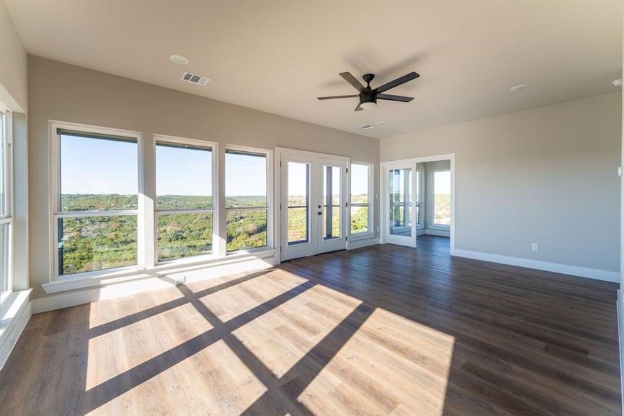 Spacious, unfurnished interior of a new home in , Rio Vista (Image 23).