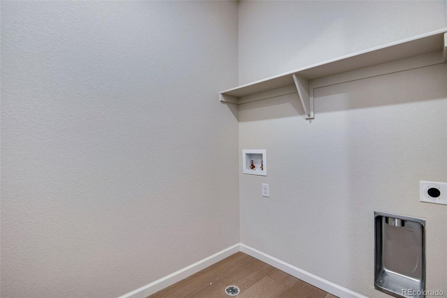 Spacious, unfurnished interior of a new home in Painted Prairie, Aurora (Image 30).