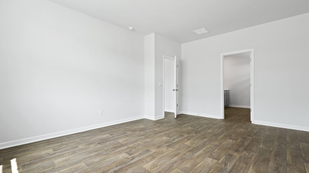 Representative unfurnished interior of a home built from the DARBY-EXP by D.R. Horton in Hillcrest, Ravenel (Image 31).