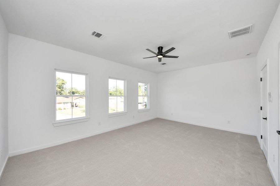 Spacious, unfurnished interior of a new home in , Houston (Image 41).