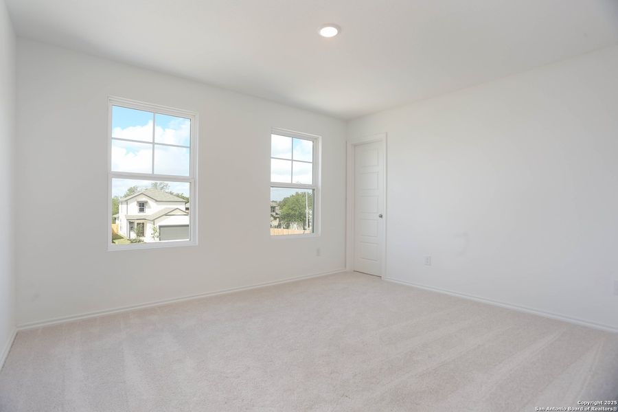 Spacious, unfurnished interior of a new home in Fairway Crossing 40s, San Antonio (Image 15). Spacious, unfurnished interior of a new home in Fairway Crossing 40s, San Antonio (Image 15).