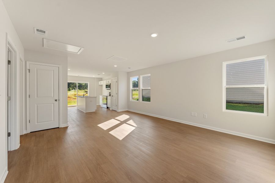 Spacious, unfurnished interior of a new home in Evergreen, Spartanburg (Image 8).