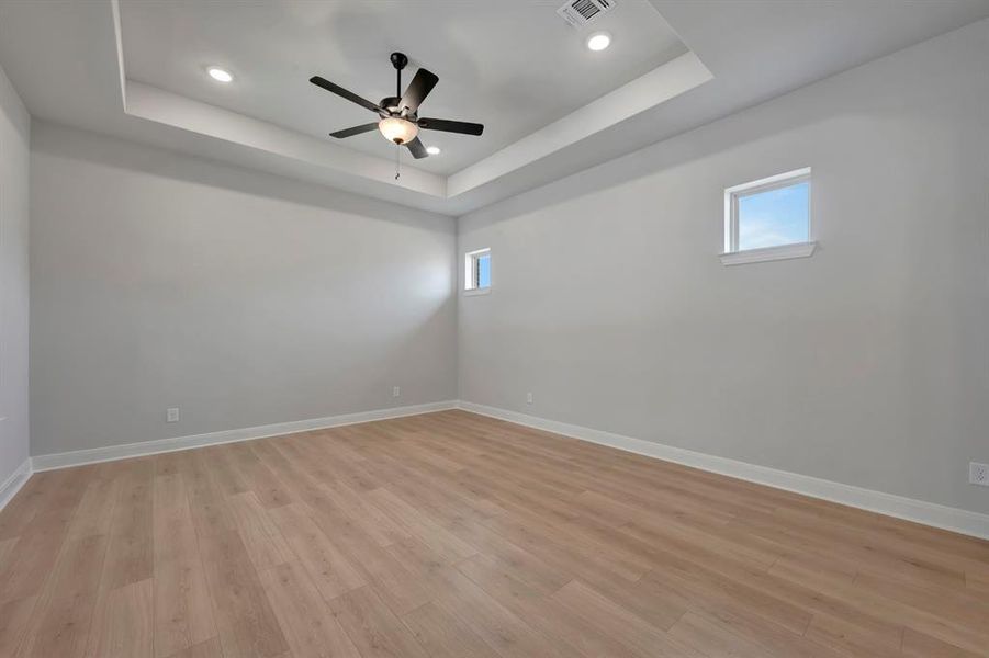 Unfurnished room featuring ceiling fan, light wood finished floors, and recessed lighting